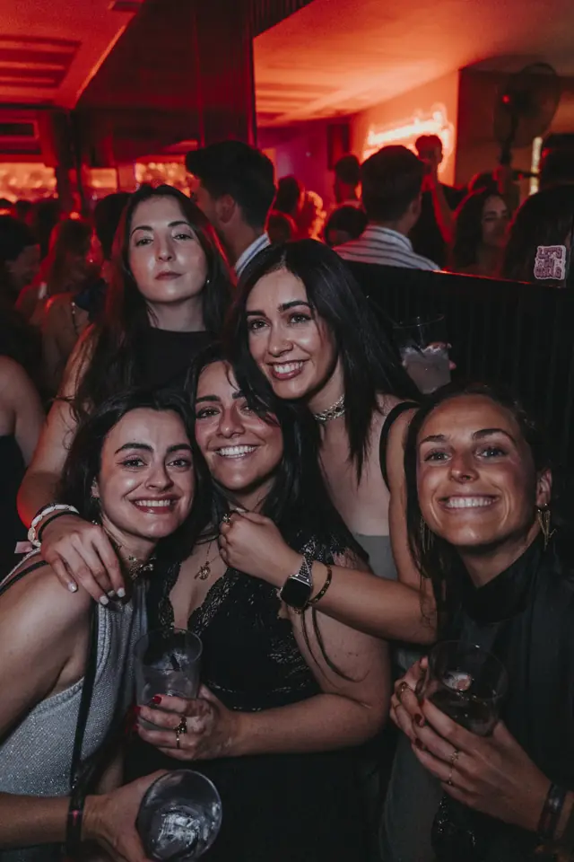 Un grupo de amigas en La Tremenda