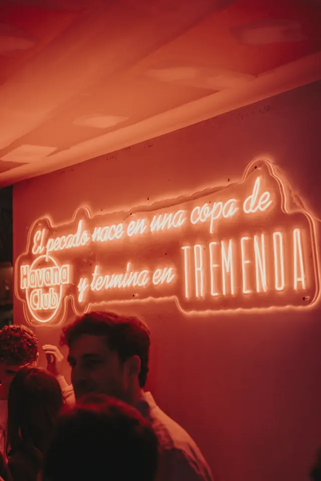 El neón de La Tremenda
