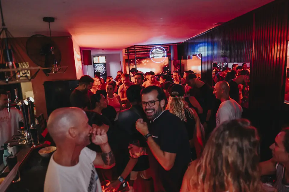 La sala de La Tremenda llena de noche